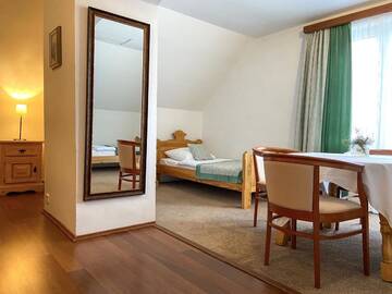 Фото номера Семейный номер с ванной комнатой Гостиница Surikov Guest House г. Суздаль 3