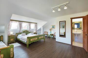 Фото номера Трехместный номер с собственной ванной комнатой Гостиница Surikov Guest House г. Суздаль 2