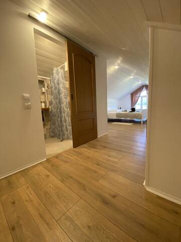 Фото номера Трехместный номер с собственной ванной комнатой Гостиница Surikov Guest House г. Суздаль 4