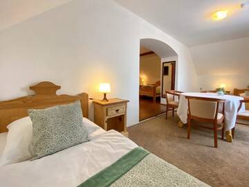 Фото номера Семейный номер с ванной комнатой Гостиница Surikov Guest House г. Суздаль 2